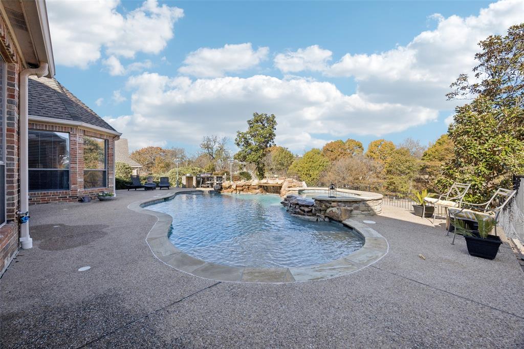 3611 Skinner Road Midlothian, TX 76065 - Photo 33 of 40 a view of a parking space