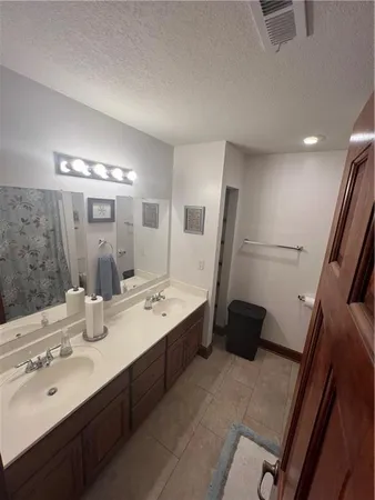 $725,000 | 2 Southeast Eagle Ridge Drive, St. Joseph, MO 64507