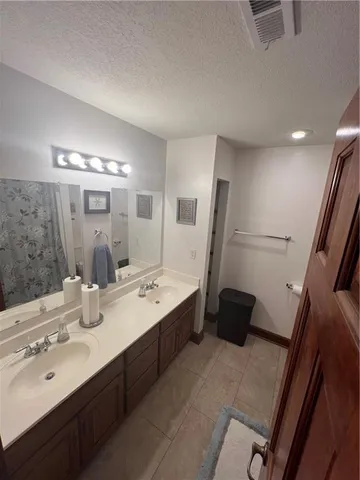 $725,000 | 2 Southeast Eagle Ridge Drive, St. Joseph, MO 64507