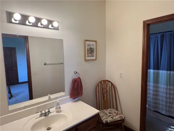 $725,000 | 2 Southeast Eagle Ridge Drive, St. Joseph, MO 64507