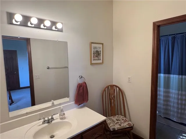 $725,000 | 2 Southeast Eagle Ridge Drive, St. Joseph, MO 64507