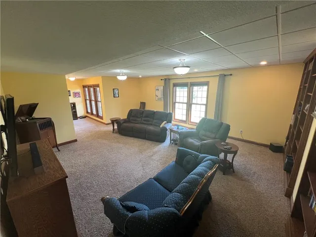 $725,000 | 2 Southeast Eagle Ridge Drive, St. Joseph, MO 64507