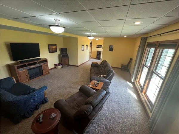 $725,000 | 2 Southeast Eagle Ridge Drive, St. Joseph, MO 64507