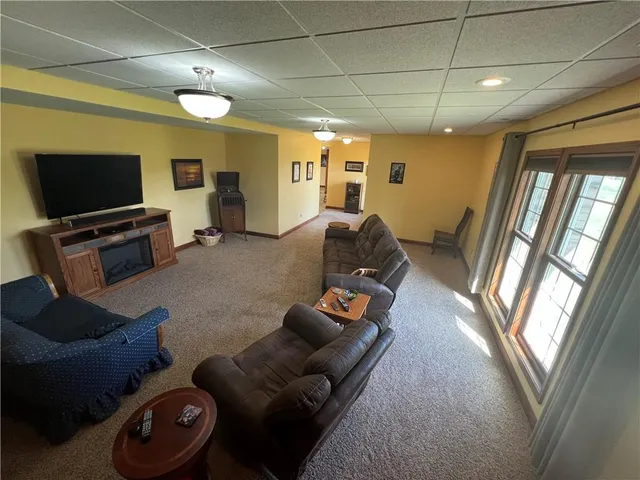 $725,000 | 2 Southeast Eagle Ridge Drive, St. Joseph, MO 64507