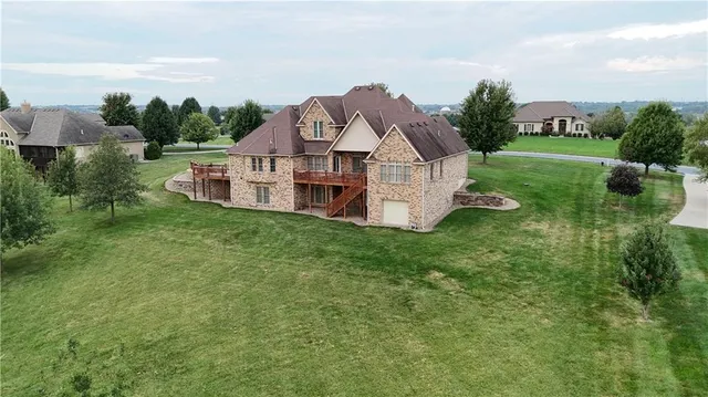 $725,000 | 2 Southeast Eagle Ridge Drive, St. Joseph, MO 64507