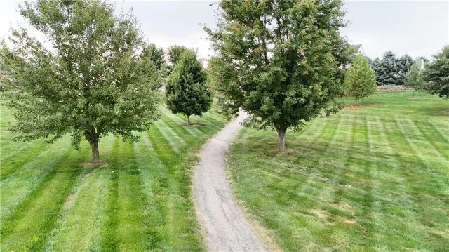 $725,000 | 2 Southeast Eagle Ridge Drive, St. Joseph, MO 64507