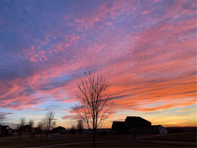 $725,000 | 2 Southeast Eagle Ridge Drive, St. Joseph, MO 64507