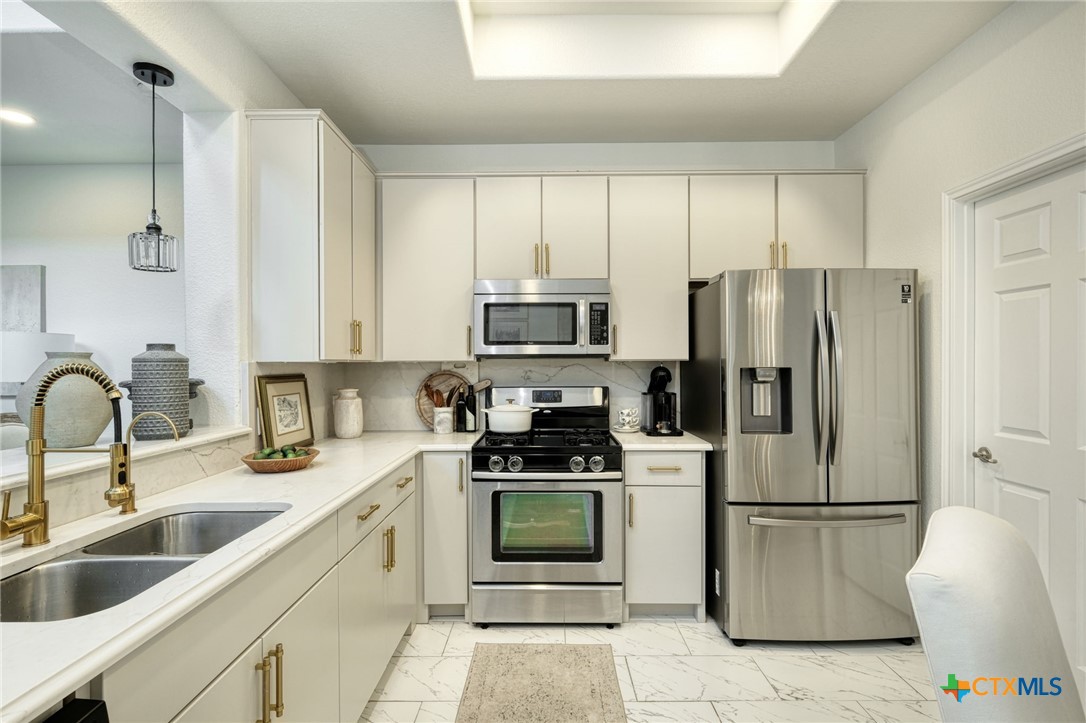 7233 Menchaca Road, Unit 10 Austin, TX 78745 - Photo 3 of 15