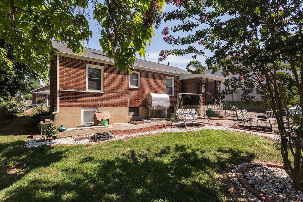 1373 Craig Robertson Road Southeast Roanoke, VA 24014 - Photo 23 of 24 DGA_7622