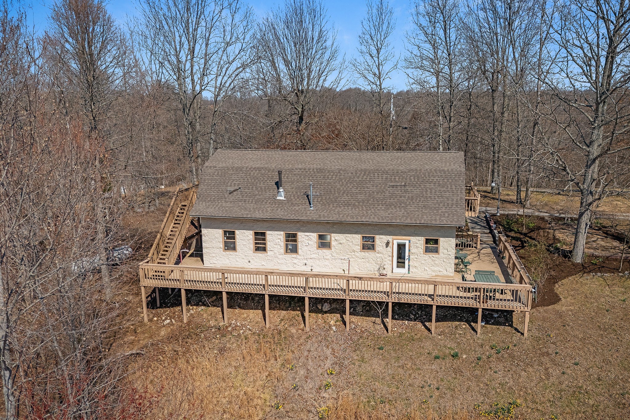 5980 Ashburn Road Baxter, TN 38544 - Photo 5 of 65 a backyard of a house with table and chairs
