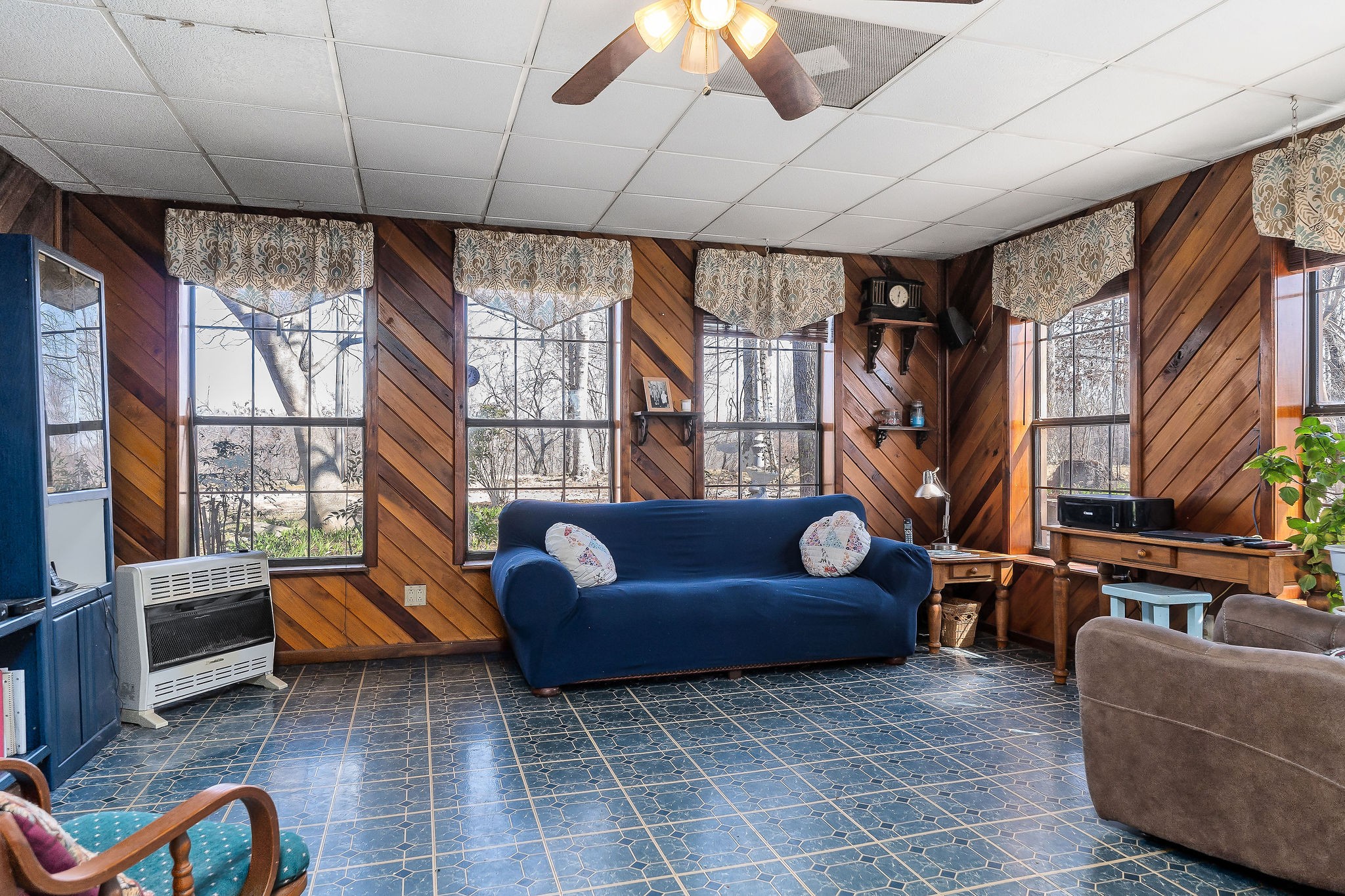 5980 Ashburn Road Baxter, TN 38544 - Photo 10 of 65 a living room with furniture a flat screen tv and a window