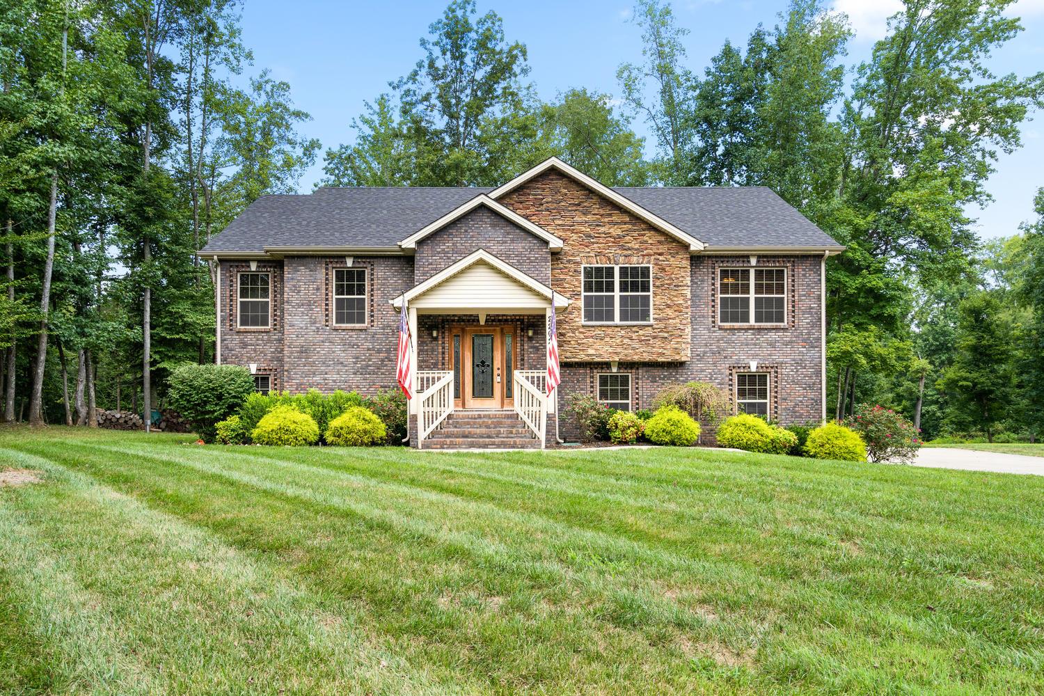 2202 Bend Road Clarksville, TN 37040 - Photo 1 of 29 Gallery Image 1