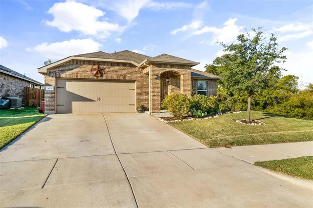 $305,000 | 933 Walls Boulevard, Crowley, TX 76036