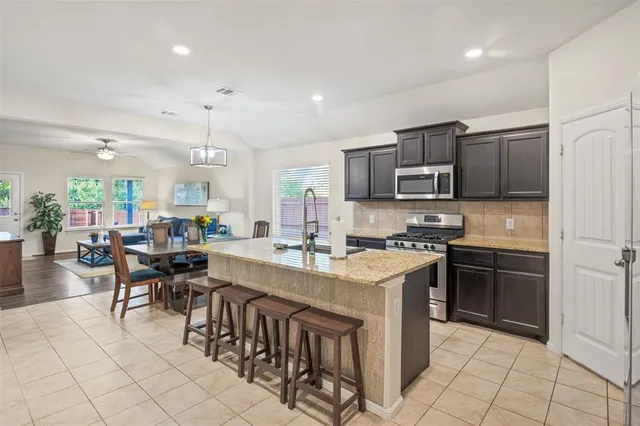 $305,000 | 933 Walls Boulevard, Crowley, TX 76036