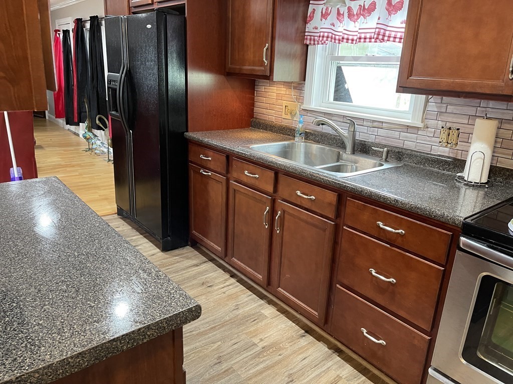36 Holly Road Taunton, MA 02780 - Photo 9 of 25 Gallery Image 9