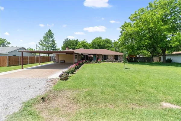 a view of a house with backyard and sitting area