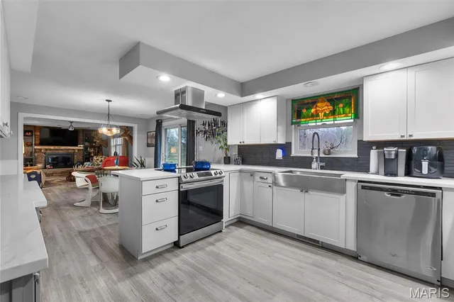 $469,500 | 918 Donna Drive, Jackson, MO 63755