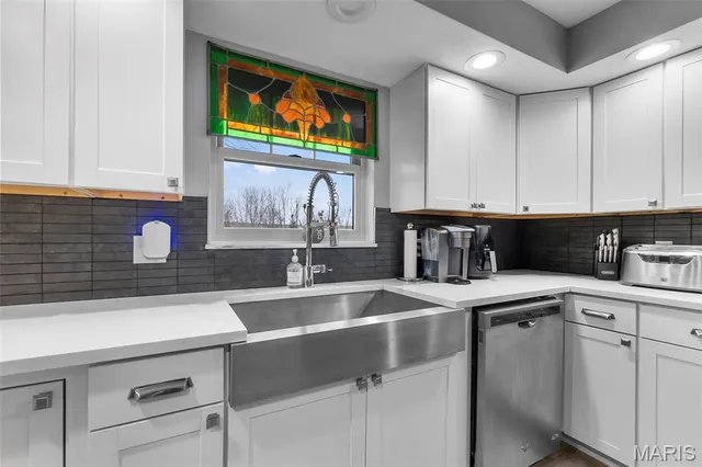 $469,500 | 918 Donna Drive, Jackson, MO 63755