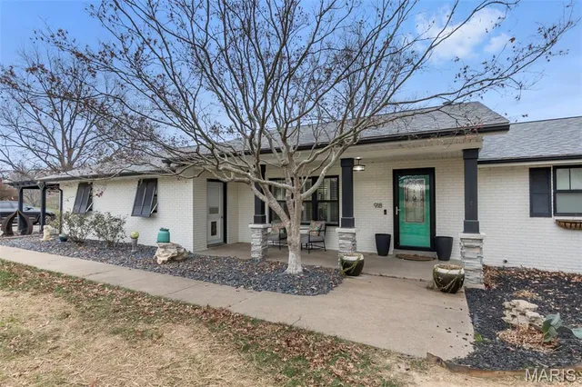 $469,500 | 918 Donna Drive, Jackson, MO 63755
