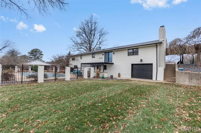 $469,500 | 918 Donna Drive, Jackson, MO 63755