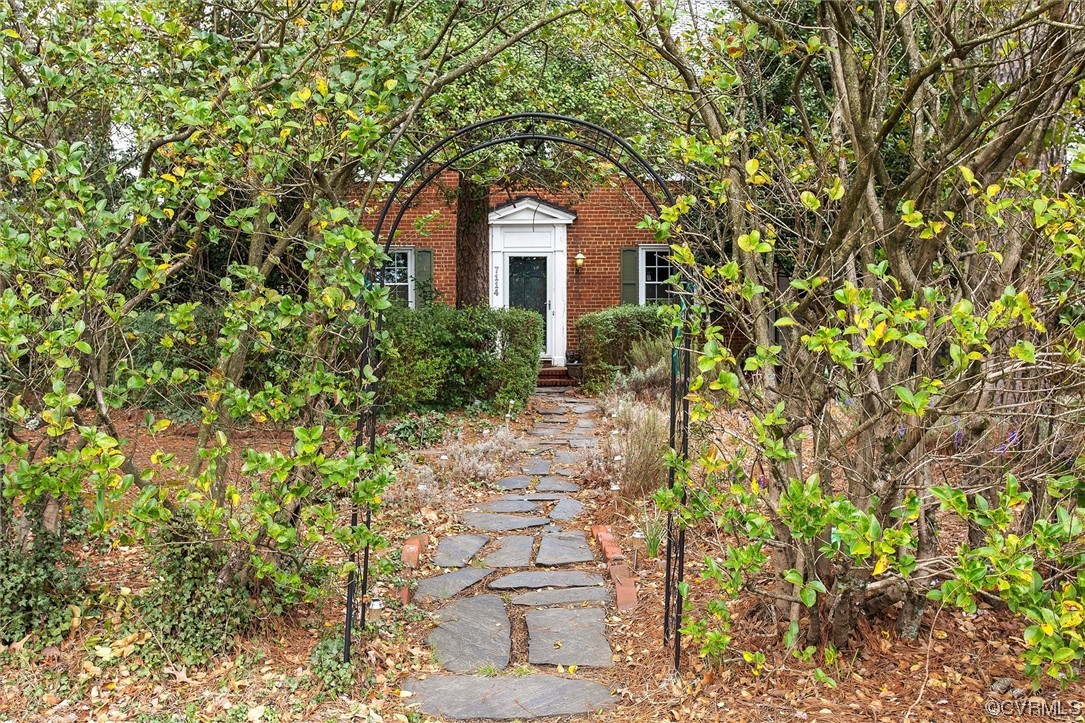 7114 Three Chopt Road Richmond, VA 23226 - Photo 3 of 31 Gallery Image 3
