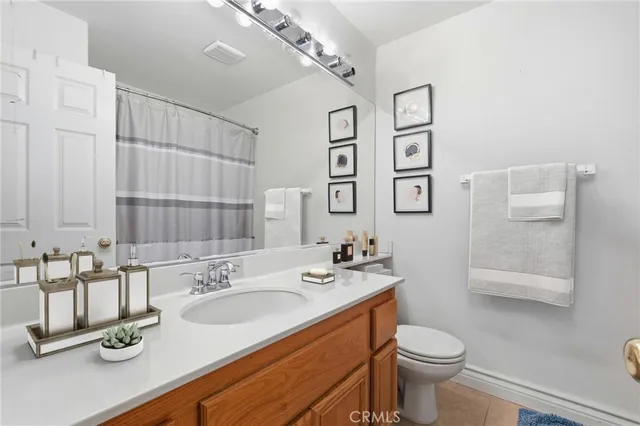 $949,000 | 28649 Silverking Trail, Saugus, CA 91390