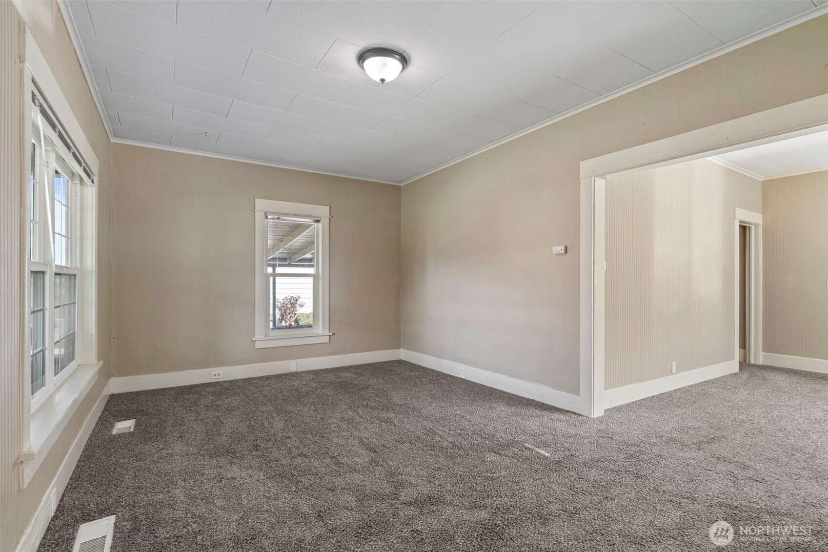 714 G Street Centralia, WA 98531 - Photo 11 of 40 an empty room with windows and closet