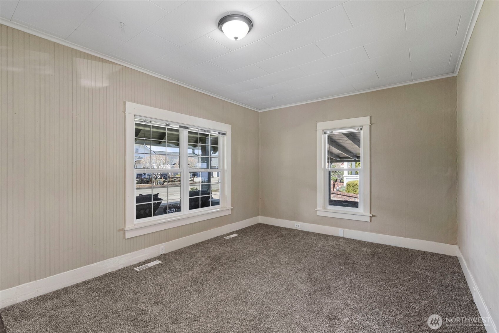 714 G Street Centralia, WA 98531 - Photo 12 of 40 an empty room with windows