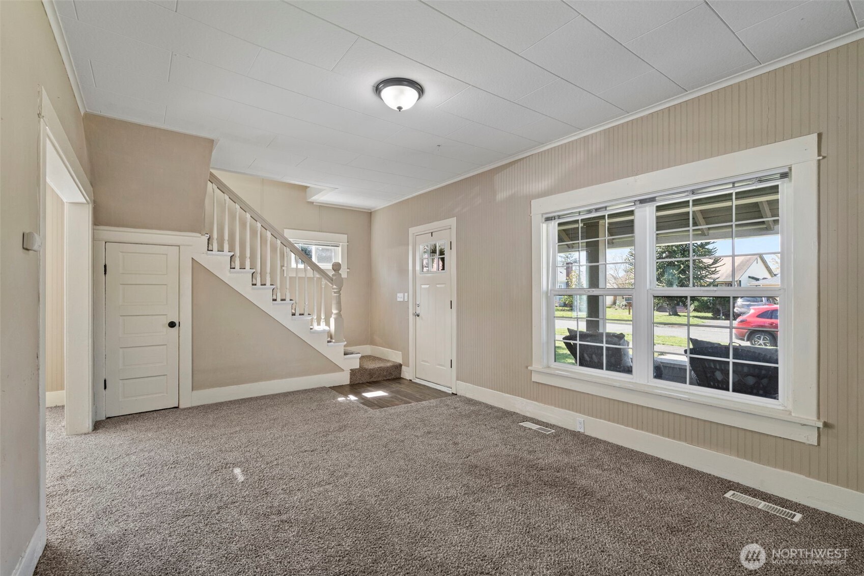 714 G Street Centralia, WA 98531 - Photo 13 of 40 an empty room with windows