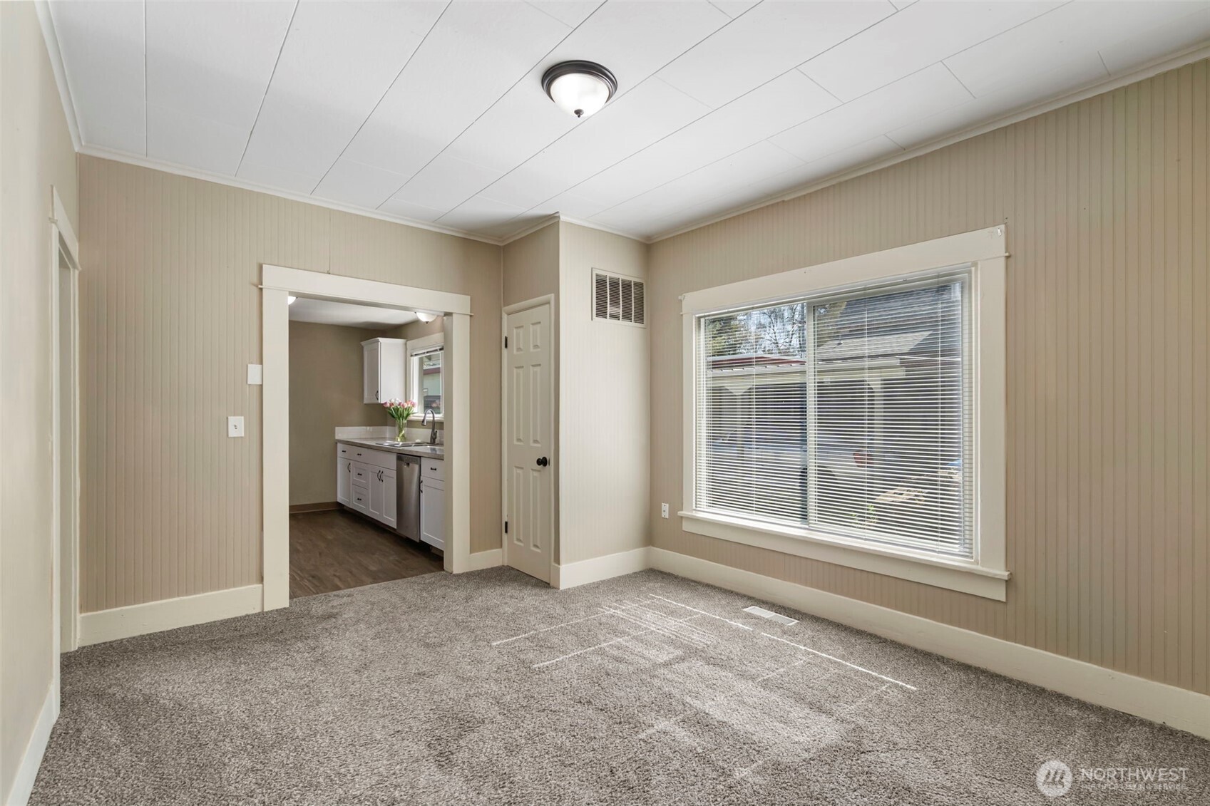 714 G Street Centralia, WA 98531 - Photo 14 of 40 a view of an empty room with a window