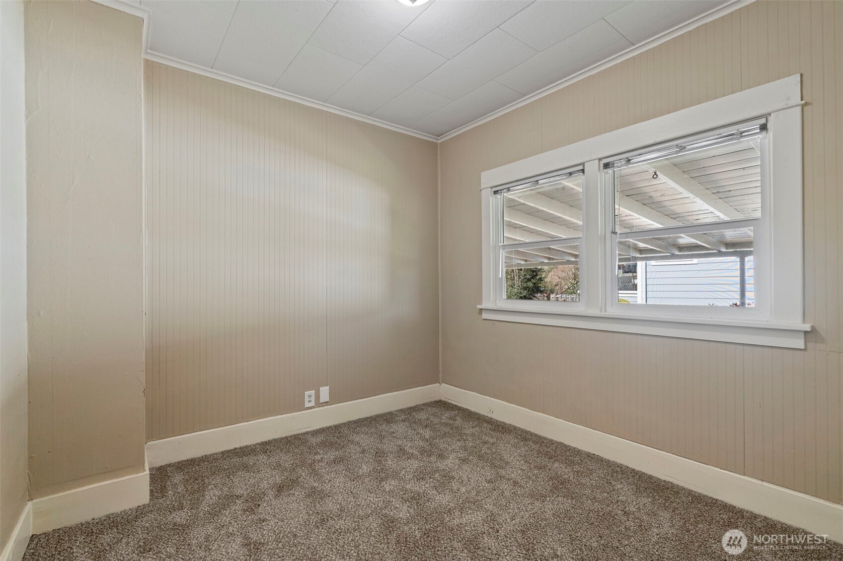 714 G Street Centralia, WA 98531 - Photo 20 of 40 an empty room with a window