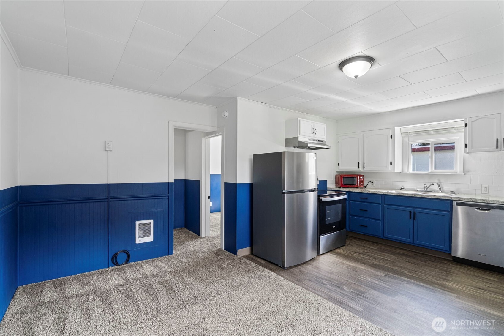 714 G Street Centralia, WA 98531 - Photo 34 of 40 a kitchen with stainless steel appliances granite countertop a refrigerator and a stove