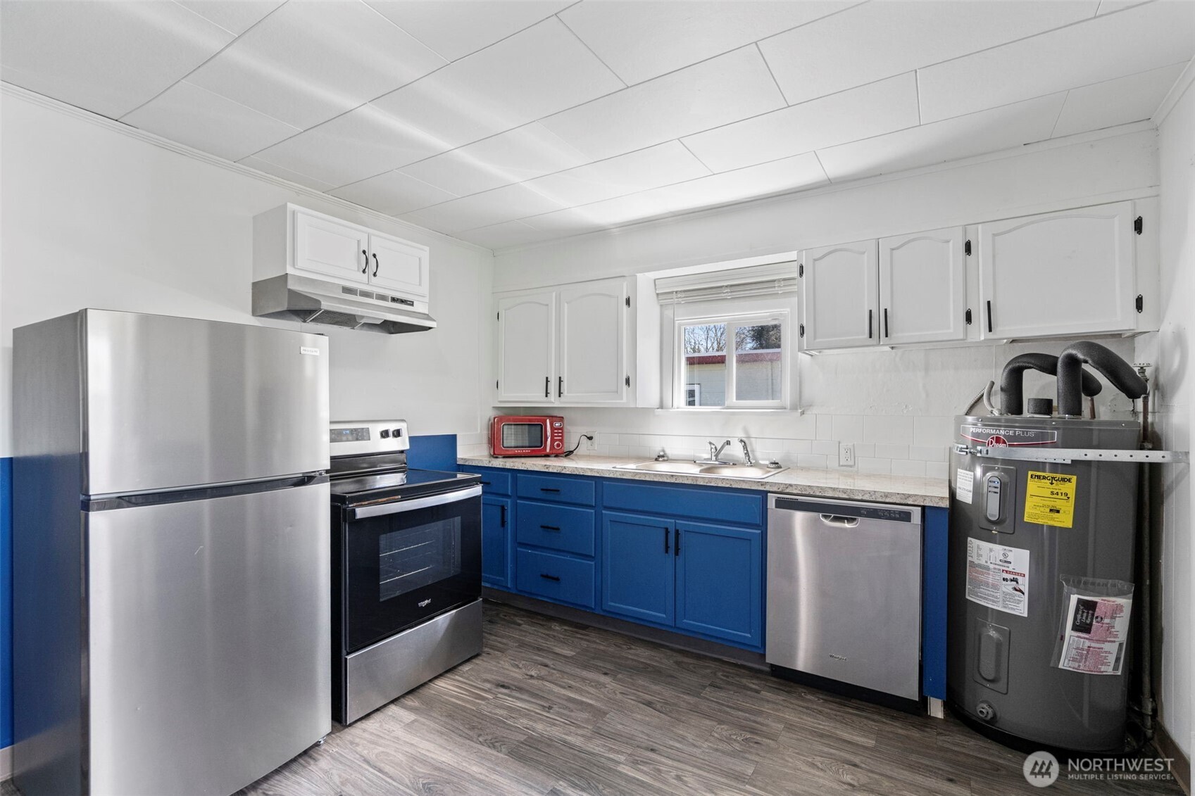 714 G Street Centralia, WA 98531 - Photo 35 of 40 a kitchen with stainless steel appliances granite countertop a refrigerator and a stove top oven