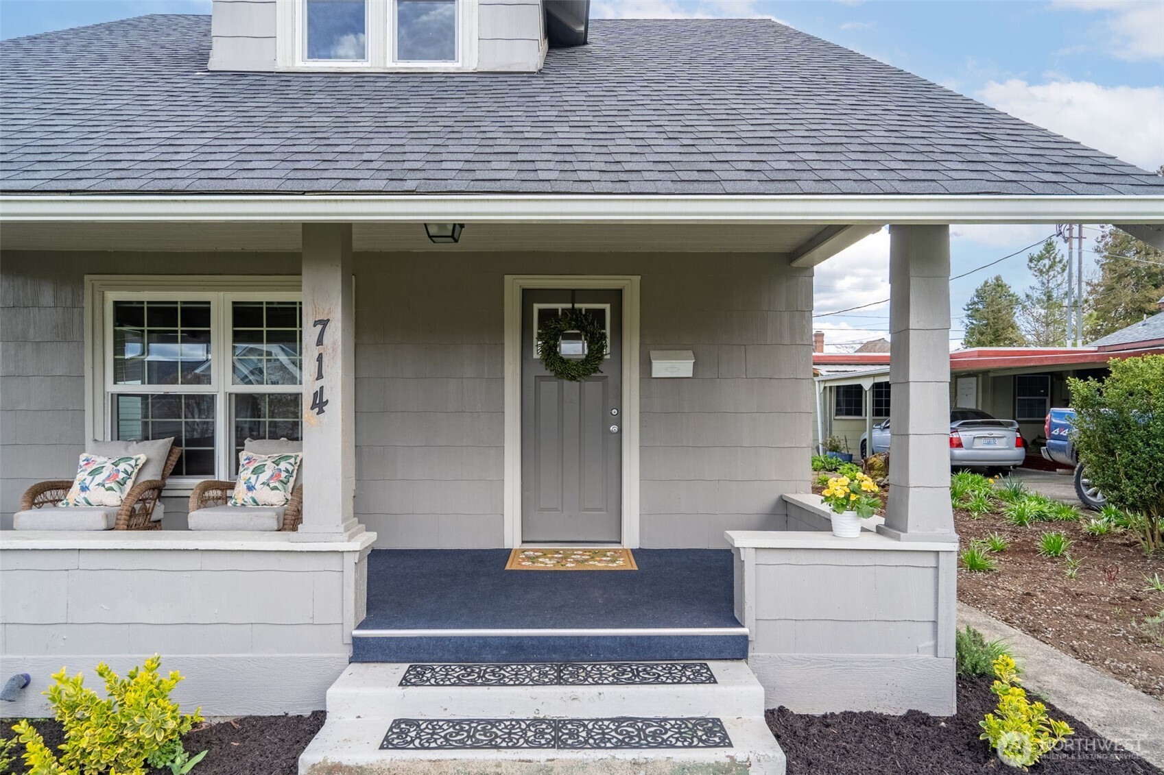 714 G Street Centralia, WA 98531 - Photo 10 of 40 a front view of a house with a garden