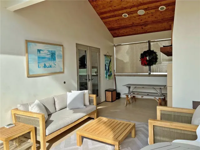 $2,800 | 601 Poinsettia Avenue, Corona del Mar, CA 92625