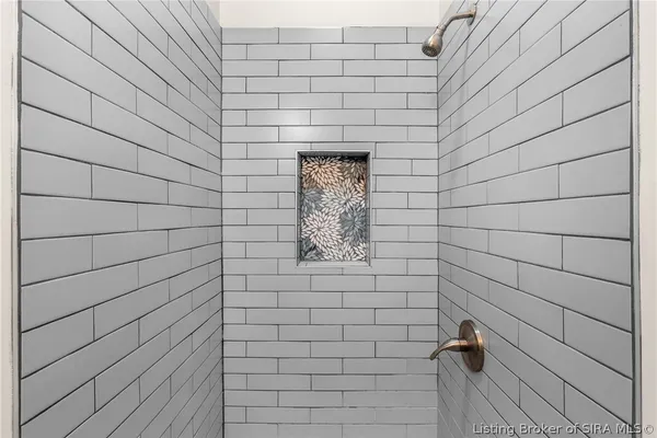 $269,000 | 325 East 14th Street, New Albany, IN 47150