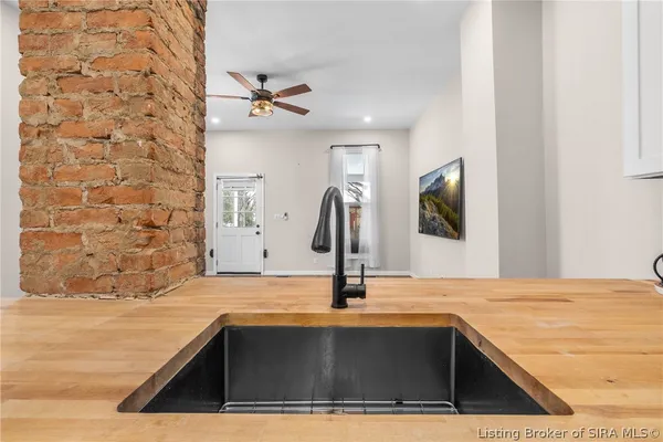 $269,000 | 325 East 14th Street, New Albany, IN 47150