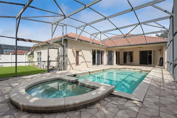 a view of a house with backyard