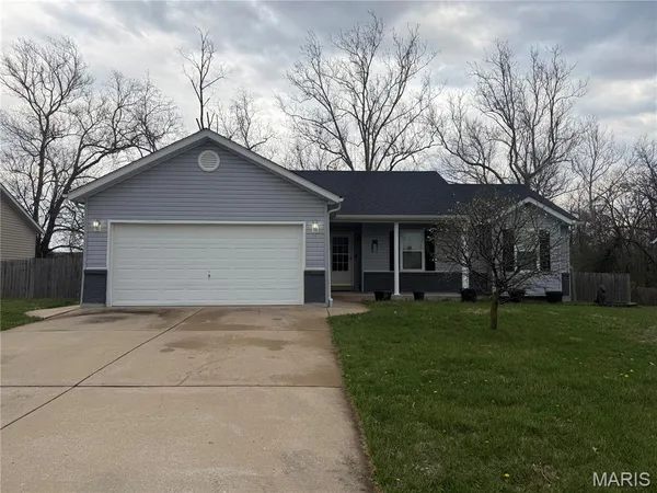 $275,000 | 308 Excalibur Boulevard, Troy, MO 63379