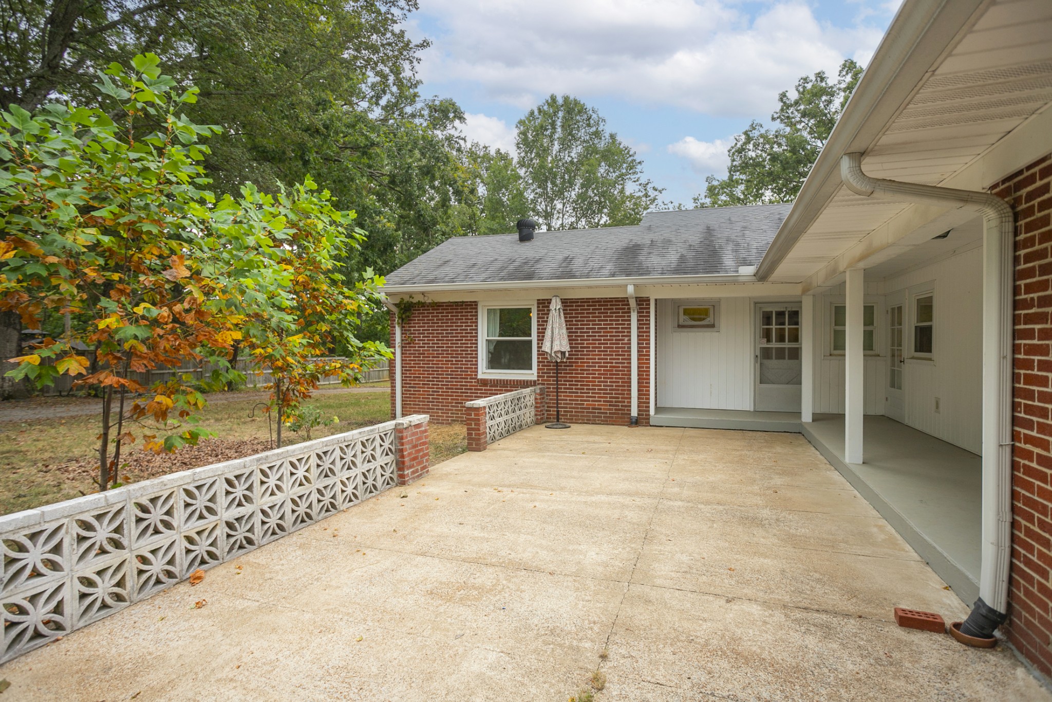 105 Echo Road Dickson, TN 37055 - Photo 25 of 32 a front view of a house with a garden