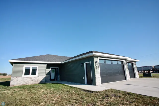 $386,000 | 102 16th Street North, Breckenridge, MN 56520