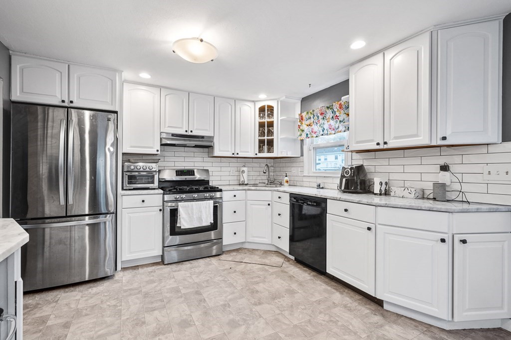 12 Bowen Road Peabody, MA 01960 - Photo 6 of 28 Gallery Image 6
