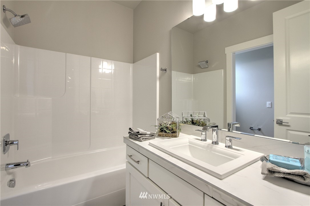 3304 Creswell Road, Unit 11 Snohomish, WA 98290 - Photo 18 of 18 a bathroom with a bathtub a sink and a mirror