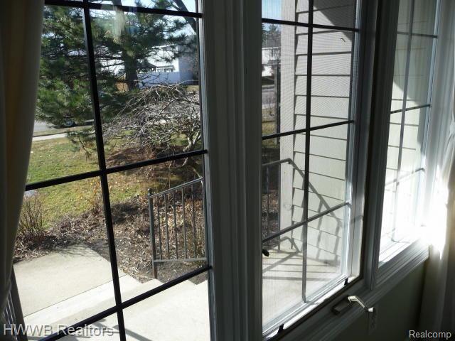 549 South Crooks Road, Unit 19 Clawson, MI 48017 - Photo 3 of 19 front porch