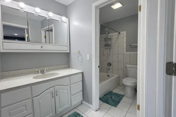 $2,500 | 1527 Mohawk Trail, Wheeling, IL 60090