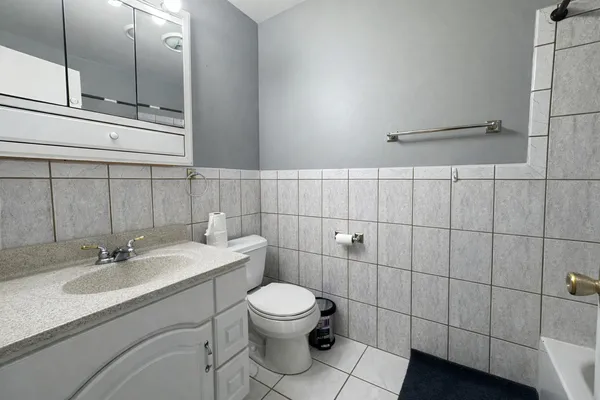 $2,500 | 1527 Mohawk Trail, Wheeling, IL 60090