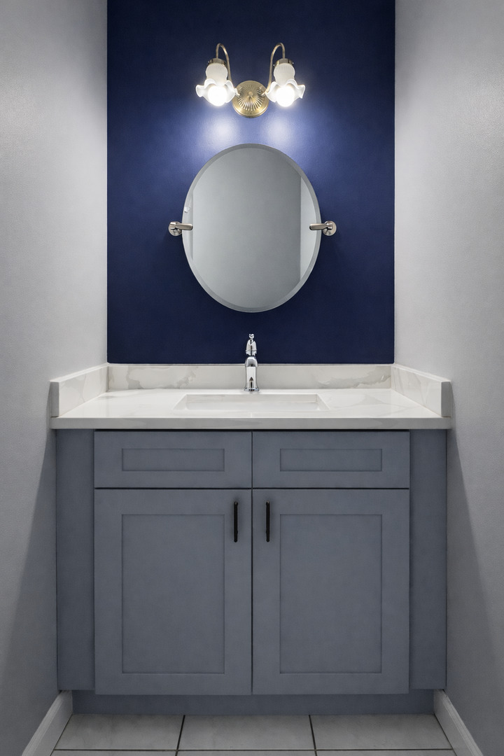 1527 Mohawk Trail Wheeling, IL 60090 - Photo 7 of 21 a sink with a mirror