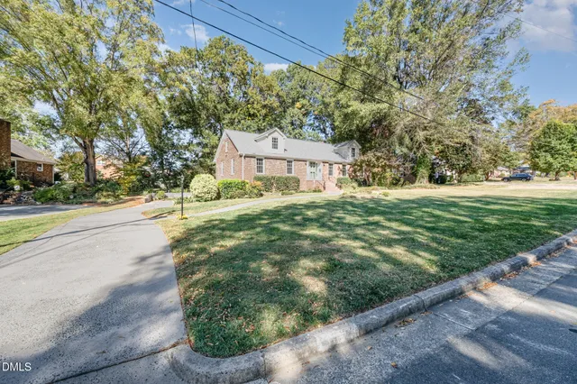 a view of a house with a yard and garage