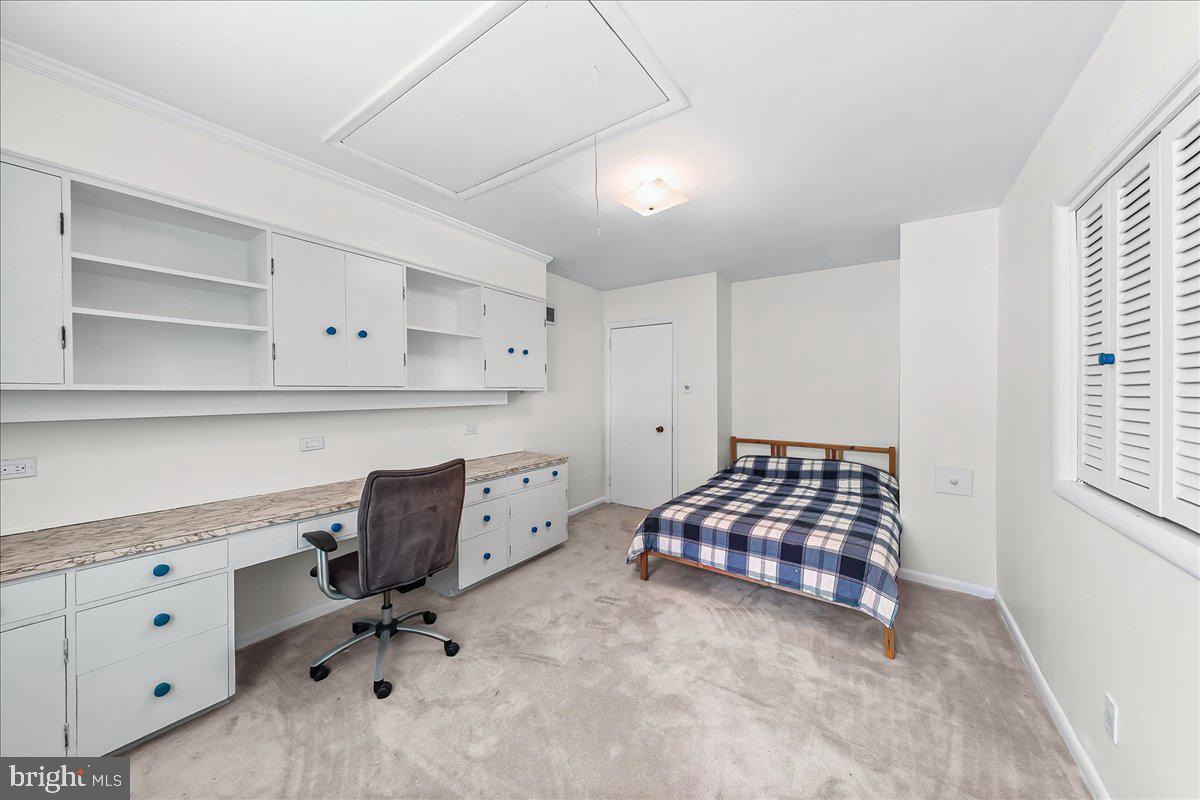 275 Barwynne Road Wynnewood, PA 19096 - Photo 27 of 39 built in desk