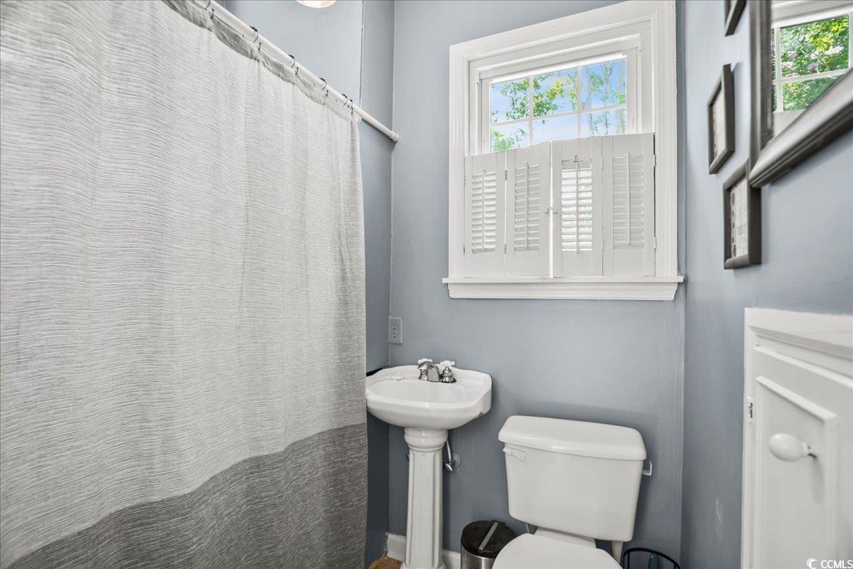 818 Evans Road Marion, SC 29571 - Photo 23 of 39 Bathroom featuring a shower with curtain